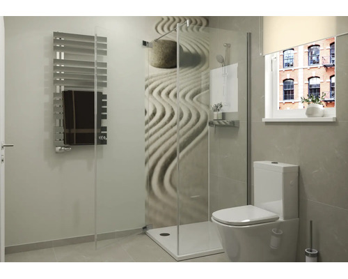 Moderne badkamer met inloopdouche, douchewand met zen-motief, staand toilet en handdoekradiator, eigentijds ontwerp.
