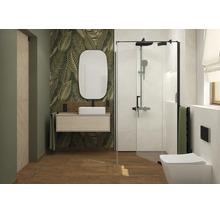 Moderne badkamer met wastafel, hangend badmeubel, opzetwastafel, spiegel, inloopdouche en hangend toilet.