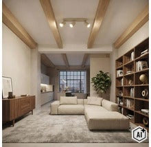 Modern woonkamerinterieur met houten balkenplafond, grote hoekbank, houten open boekenkast en aangrenzende open keuken. (Image AI modified or generated)