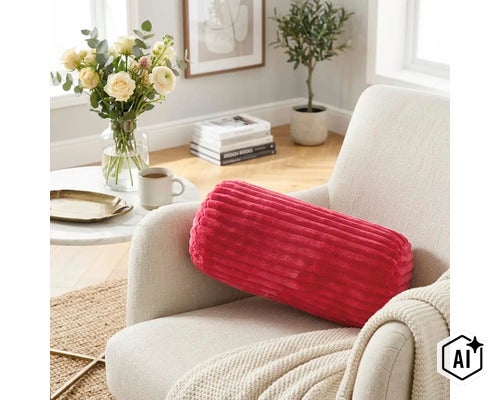 Rond kussen met geribbelde structuur op een moderne fauteuil in een licht interieur. (Image AI modified or generated)