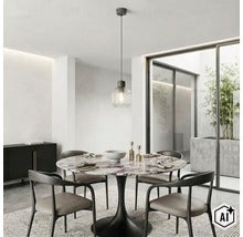 Moderne eetkamer met een ronde marmeren tafel, vier stoelen en een geribbelde hanglamp in een lichte, minimalistische woonruimte. (Image AI modified or generated)