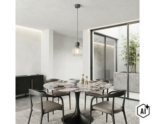 Moderne eetkamer met een ronde marmeren tafel, vier stoelen en een geribbelde hanglamp in een lichte, minimalistische woonruimte. (Image AI modified or generated)