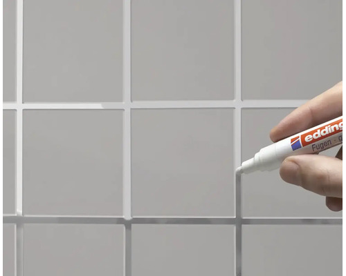 Edding voegmarker voor het herstellen en opfrissen van tegelvoegen op een muur