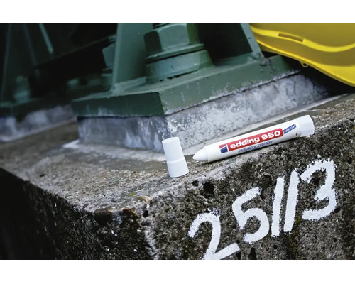 Edding 950 Industry Painter marker voor industriële toepassingen op betonondergrond met handgeschreven markering