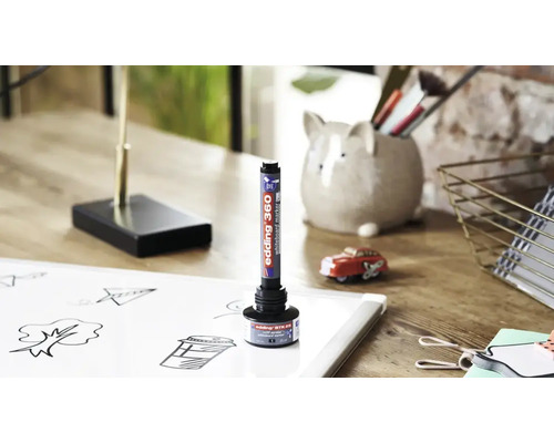 edding whiteboard marker navulinkt voor whiteboardstiften op een bureau