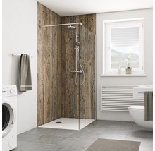 Badkamer met douche, wasmachine, toilet en raam