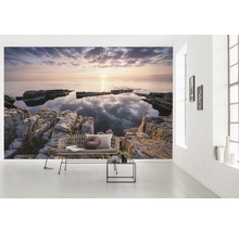 Fotobehang met rotskustmotief in een heldere ruimte
