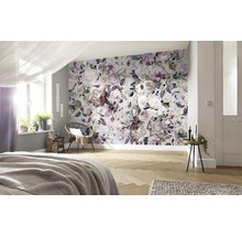 Slaapkamer met fotobehang met bloemmotief in een helder, ruimtelijk ontwerp