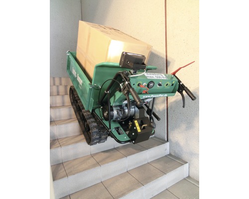 Elektrische dumper met lading op een trap