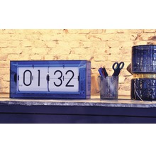 Tafelklok met flip-over display en decoraties