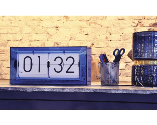 Tafelklok met flip-over display en decoraties