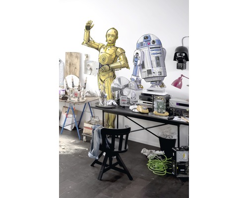 Werkkamer met Star Wars decoratieve figuren C-3PO en R2-D2 op een bureau