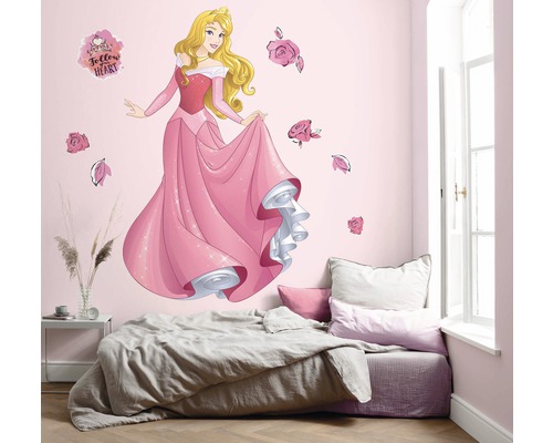 Meisjeskamer met muursticker van Prinses Aurora, rozen en belettering