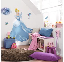 Kinderkamer met muursticker Assepoester en diverse meubels