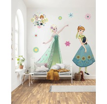 Wanddecoratie met muurstickers van Anna en Elsa uit Frozen in een kinderkamer.
