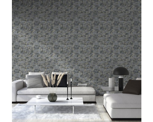 Woonkamer met behang met kubuspatroon en witte meubels