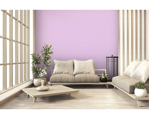 Woonkamer met meubels in Japanse stijl en lila muur