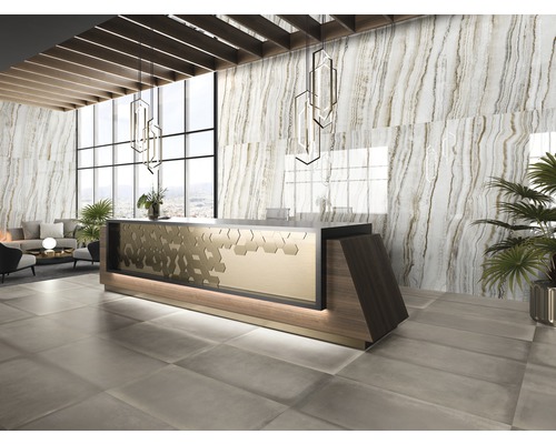 Interieur met tegelvloer, marmeren wand en receptie