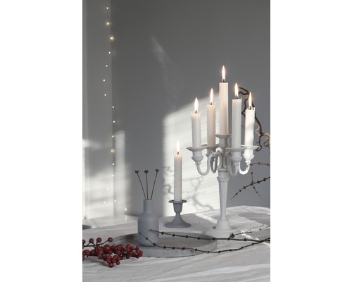 Feestelijke tafeldecoratie met kandelaar en kaarsen