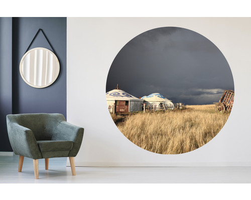 Decoratieve muurafbeelding met een yurt in een graslandschap