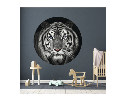 Kinderkamer met een muursticker met een tijgerkop.