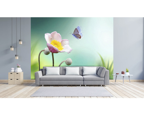 Woonkamer met fotobehang met bloemmotief en vlinder