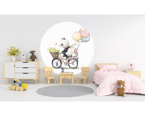 Kinderkamer met muursticker van een panda op een fiets