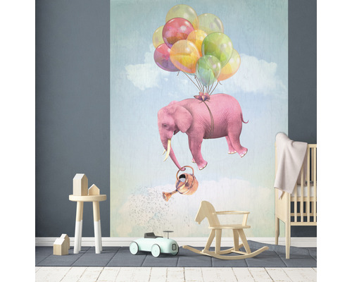 Kinderkamer met olifant en ballonnen muurschildering, speelgoedauto, hobbelpaard en kinderbed