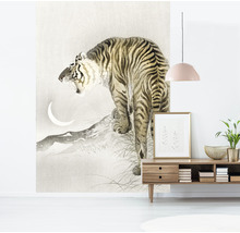Wanddecoratie met tijgermotief in een woonkamer