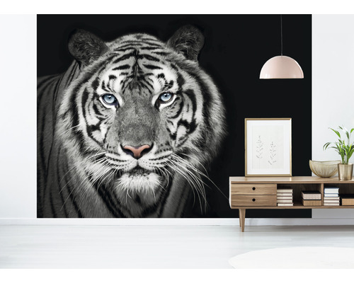 Wand met fotobehang van een tijger in zwart-wit.