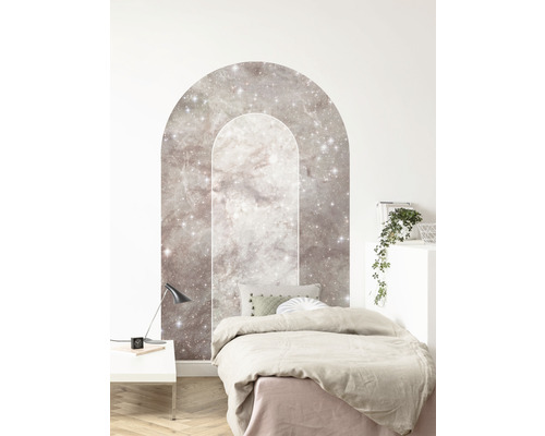 Slaapkamer met bed en boog muursticker met sterrenpatroon