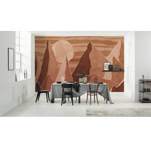 Eetkamer met tafel, stoelen en fotobehang met bergmotief