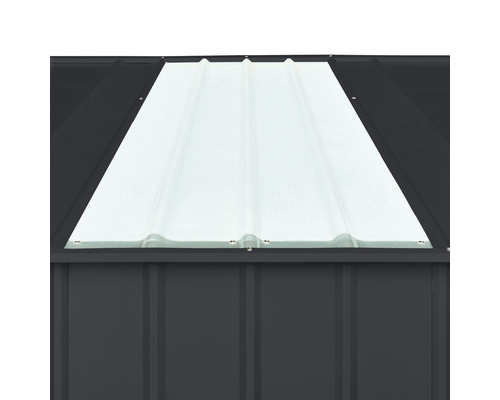 Close-up van een dak met een transparant lichtpaneel voor daglichttoetreding