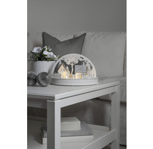 Decoratieve winterdorp scène met huizen en boom op een tafel