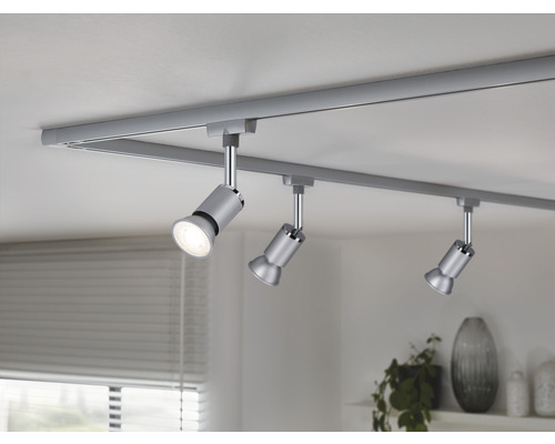 Plafondlamp met drie spots op een rail