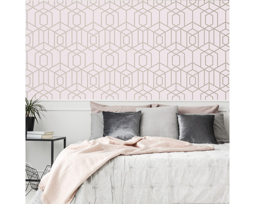 Slaapkamer met geometrisch behang in art-decostijl