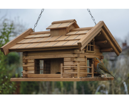Houten vogelhuis met ketting om op te hangen en vogel