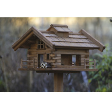 Houten vogelhuis in chaletstijl