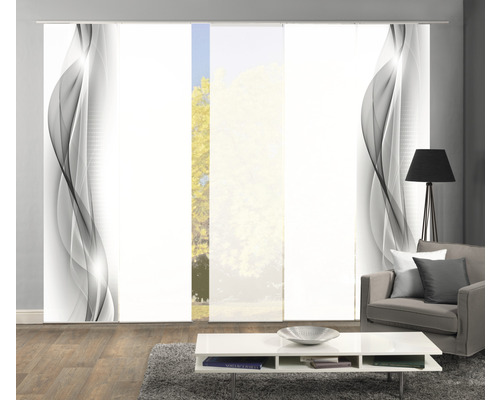 Schuifgordijnen met abstract patroon in de woonkamer