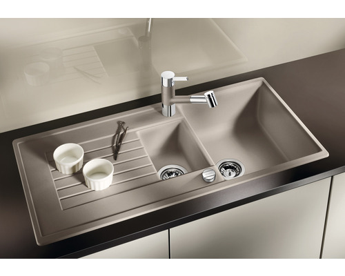 Spoelbak met afdruiprek en kraan