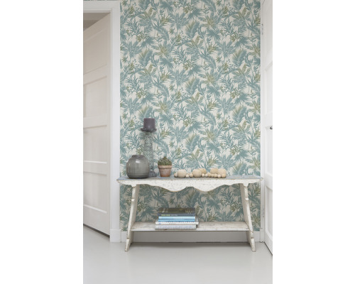 Decoratieve kamer met botanisch behang en console