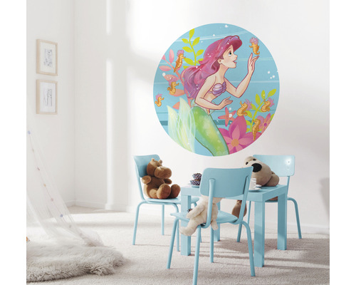 Kinderkamer met muursticker zeemeermin, tafel en stoelen