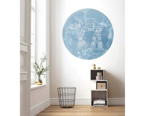 Woonkamer met Star Wars muursticker, rek en wasmand