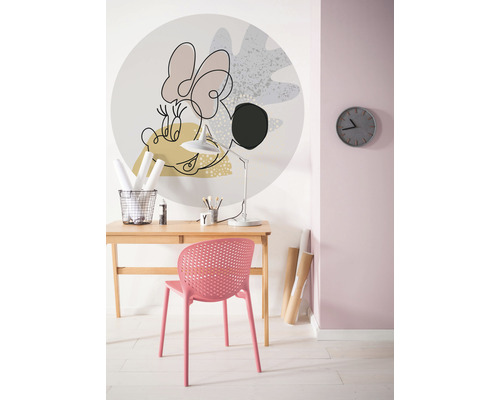 Decoratieve kamer met bureau, stoel en muursticker