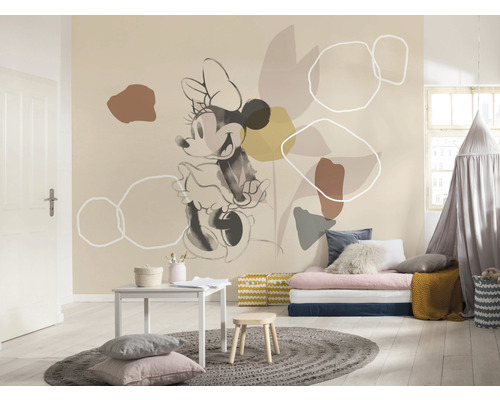 Gedecoreerde kinderkamer met Minnie Mouse muurschildering, tafel en speelruimte.