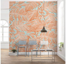 Kamer met behang met patroon, stoelen en tafel