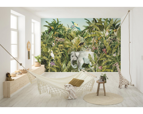 Lichte kamer met jungle fotobehang, hangmat en houten elementen