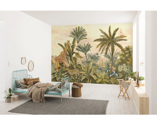 Decoratieve kinderkamer met jungle behang, bed en vloerkleed