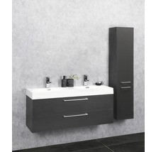 Moderne badkamer met wastafelonderkast en hoge kast