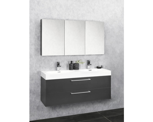 Wastafelcombinatie met twee laden, wastafel en spiegelkast in de badkamer.